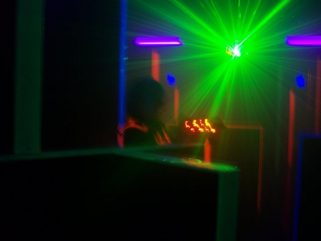  Los juegos láser son divertidos para todos. 