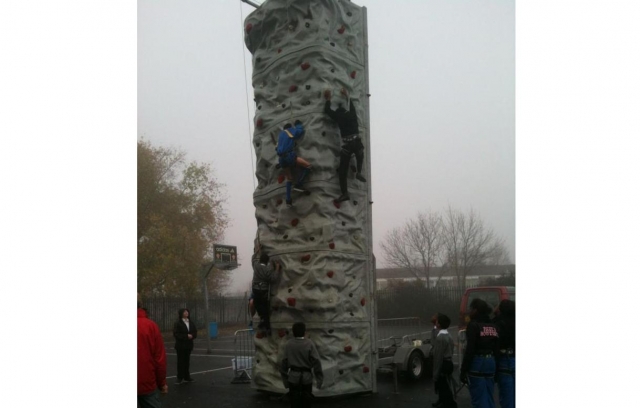 La escalada es una gran actividad para fortalecer. 