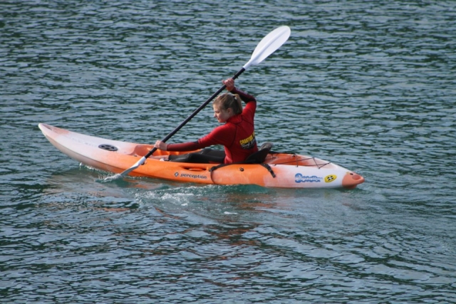 Realice un gran recorrido en kayak. 