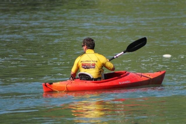  Hacer kayak es divertido. 