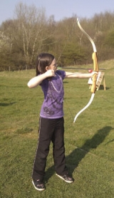  Diviértele con jalo con arco. 