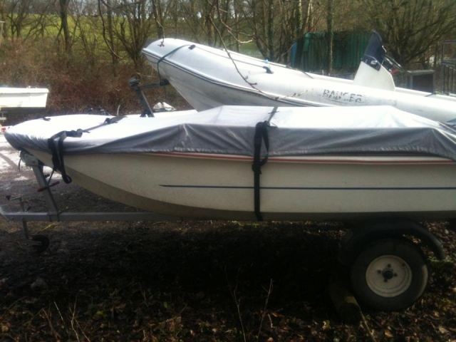  navegar a motor es muy divertido. 