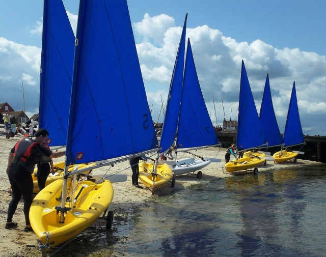  La vela es un gran deporle. 
