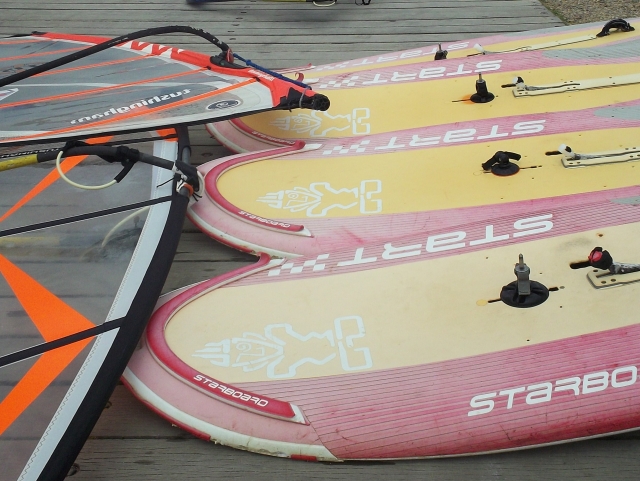  Aprende a hacer windsurf. 