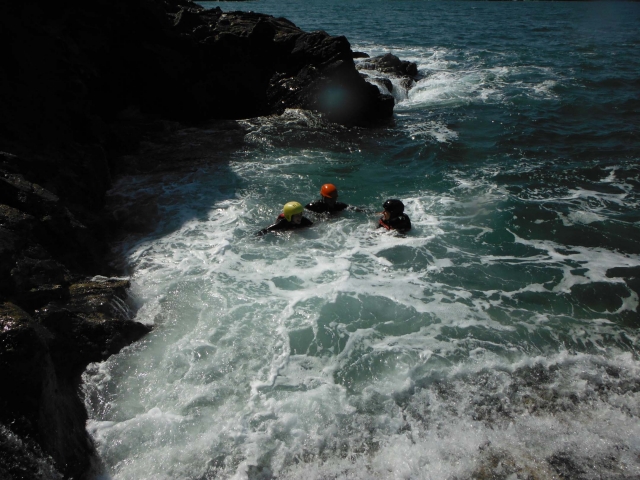  Coasteering en Newquay 