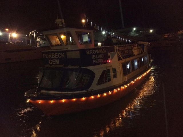  Barco de noche. 