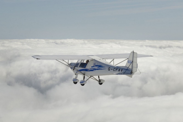 Volando a través de las nubes 