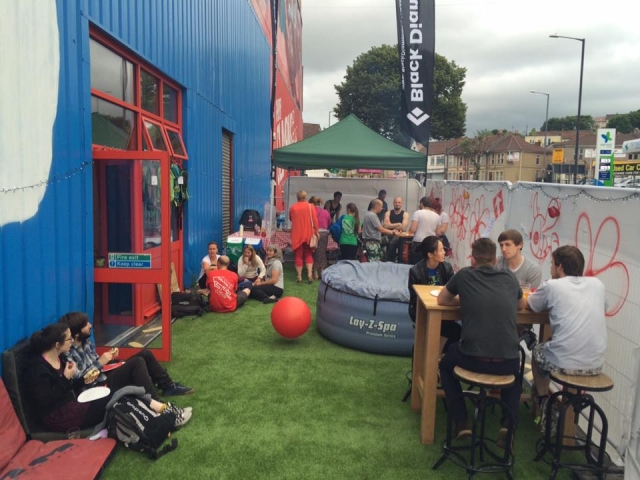  Relajándose en nuestro café 