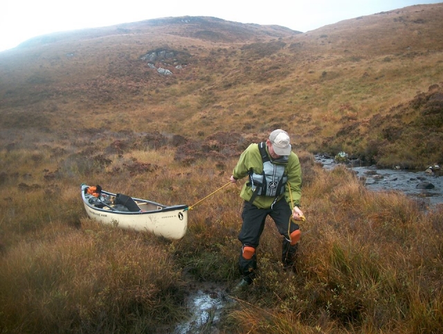 Arrastrando una canoa 