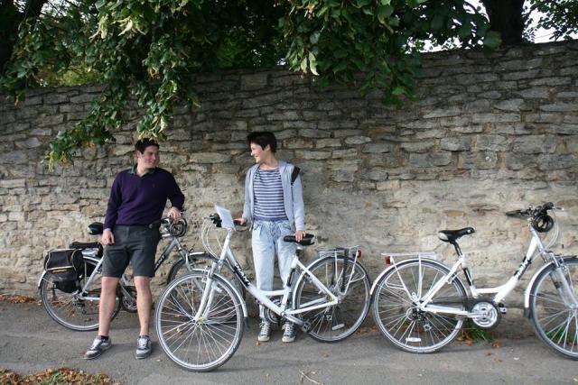  Hermano divirtiéndose 