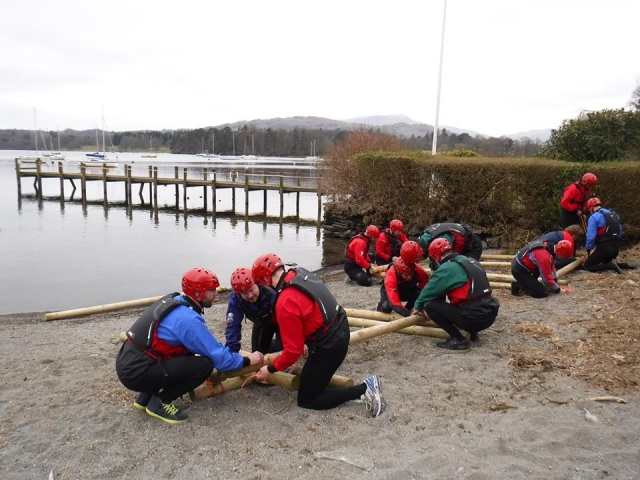  Tablones, madera y cuerdas 