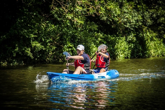  Pareja o kayakistas 