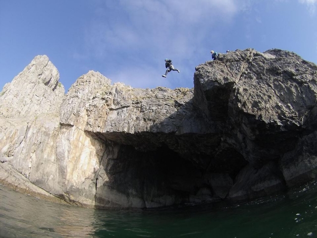  Coasteering 