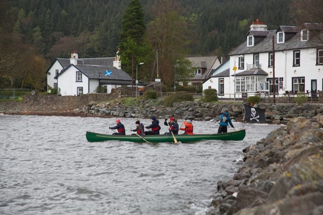  Remando en canoa en Loch Goil 