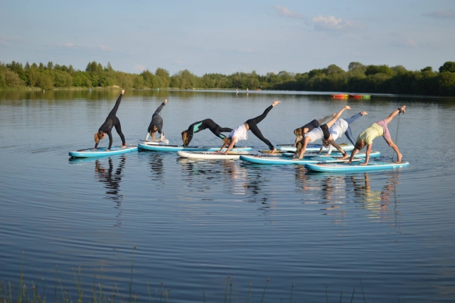  Clases de yoga con paddle board 