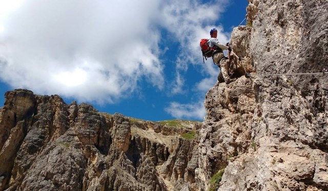  Siempre mirando hacia abajo 