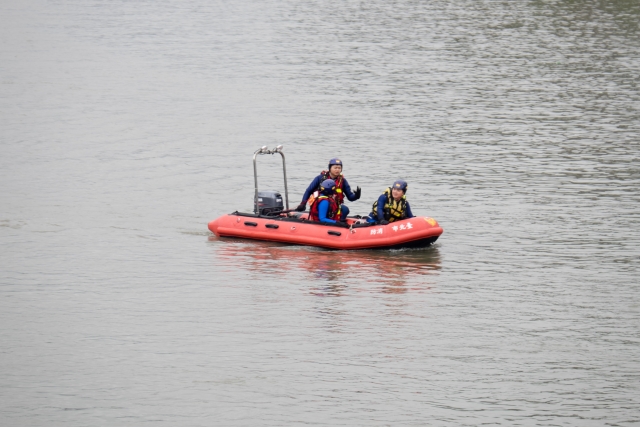  Barco inflable a motor 