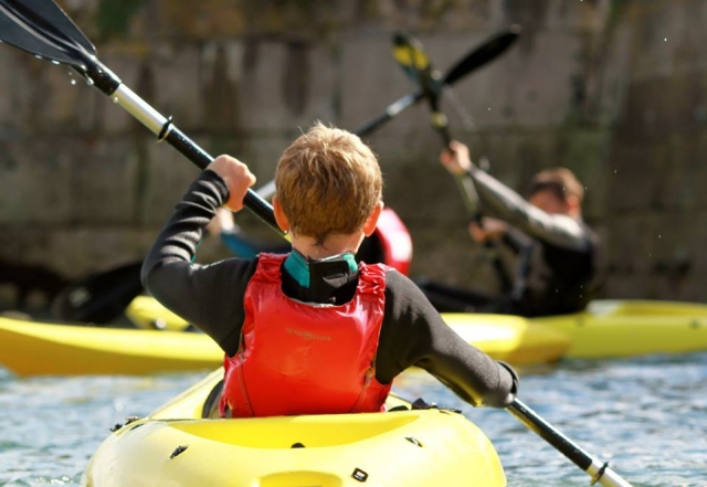  Niños viviendo grandes momentos 