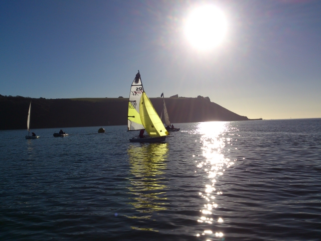 Hermoso atardecer en el mar 