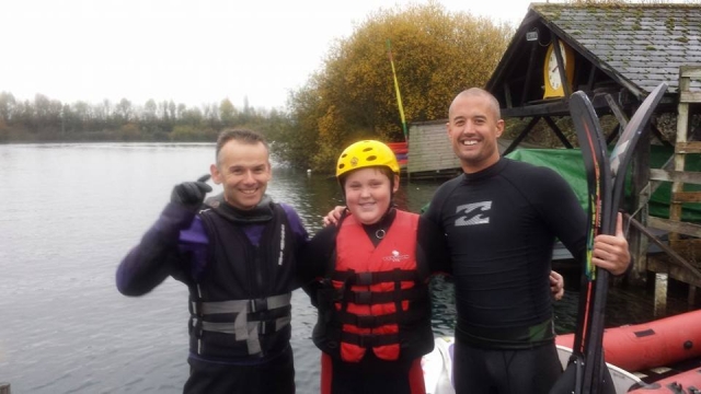Después de una refrescanle clase de esquí acuático 