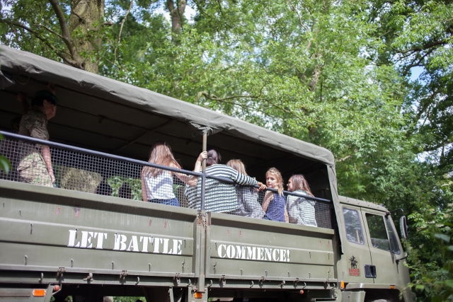  Llegada al sitio de batalla en Hatton Laser Combat 