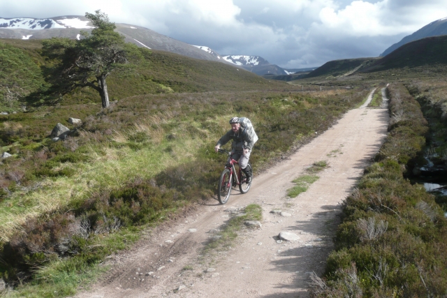  Ciclismo en los Cairngorms 