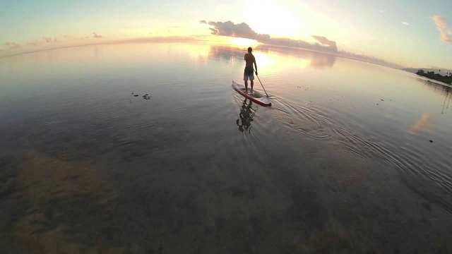  Expedición de SUP con una hermosa puesta de sol 