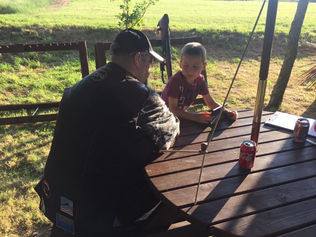  Prestando mucha atención 