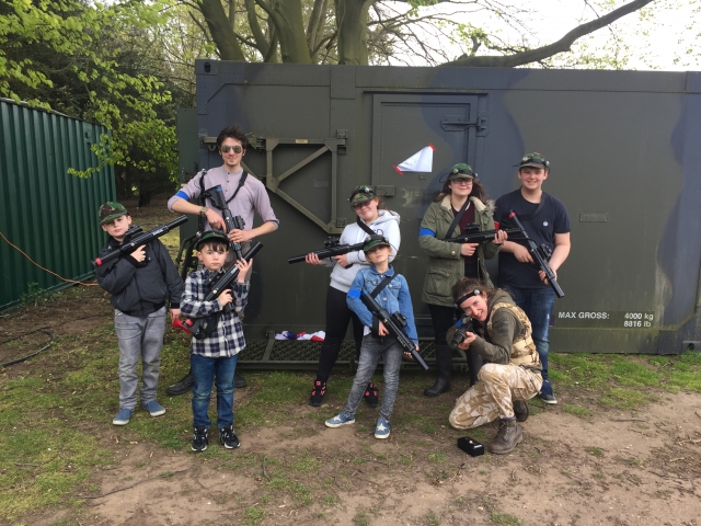  Niños disfrutando del juego 
