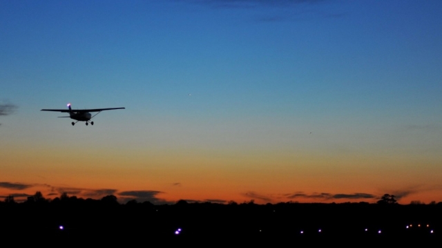  volando al anochecer 