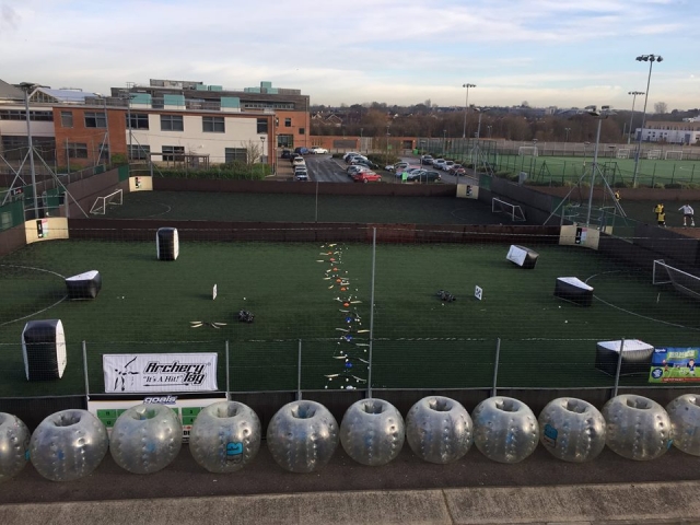  el campo de etiqueta de jalo con arco