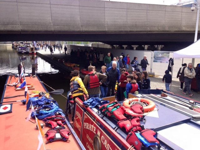  preparándose para el viaje en barco