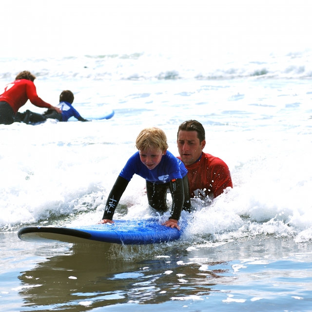  Clases de surf para niños 