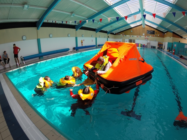  Entrenamiento en lancha motora