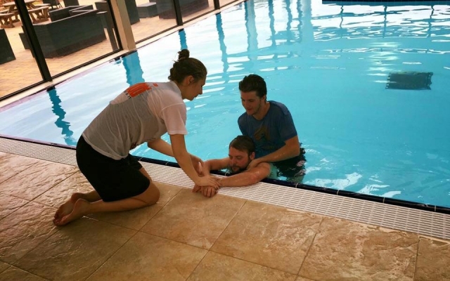  Entrenamiento de salvavidas 