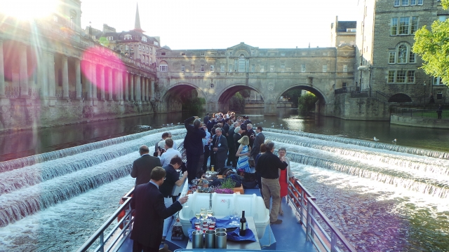  Una increíble fiesta en el río 