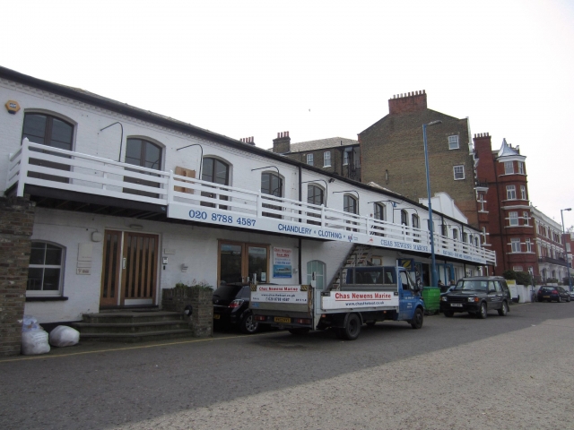 Nuestra oficina central en The Boathouse, Embankment , Putney