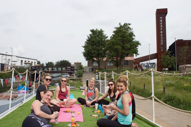  Disfrutando del delicioso picnik. 