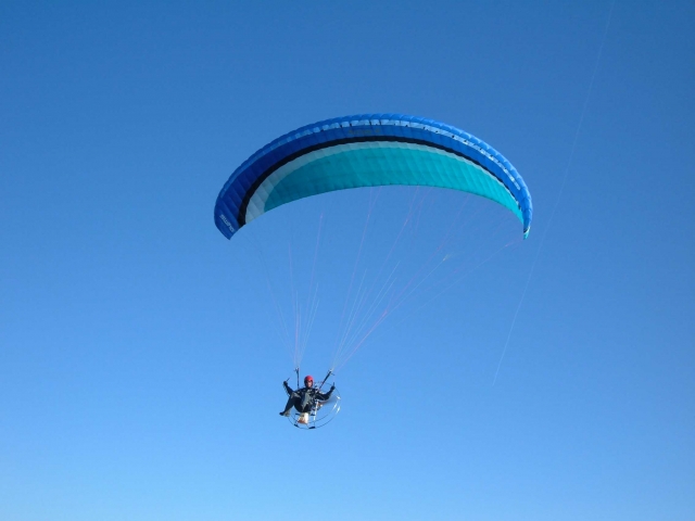  ¡Paramotor en el cielo más azul! 