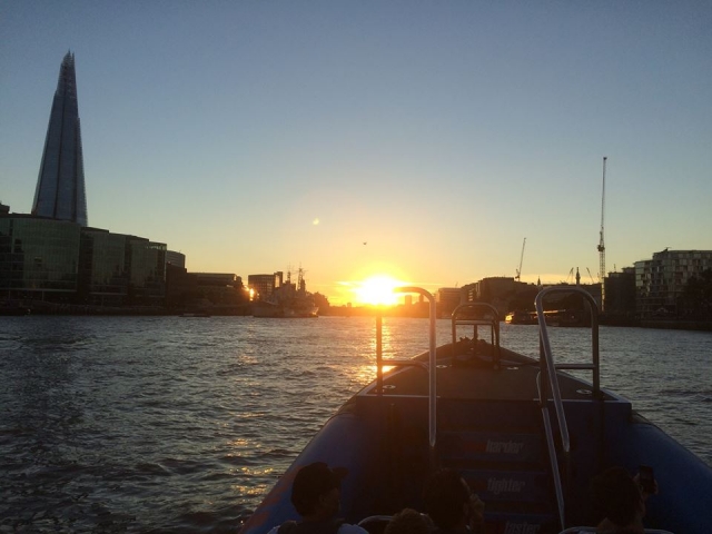 Mire la puesta de sol. 