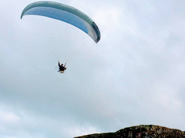  Aprenda de los mejores profesores en Cloudstreet Paragliding Center. 