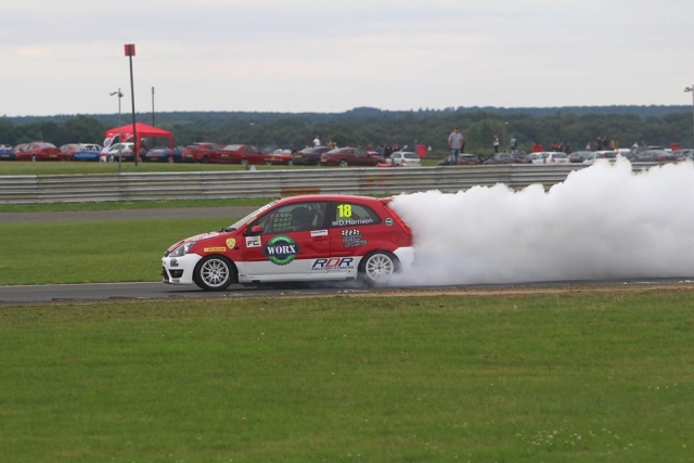  ¡Venga y practica con Snetterton! 