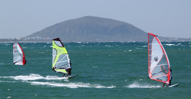  Venga y trae a tus amigos a Parkwood Outdoors Portsmouth Windsurfing. 