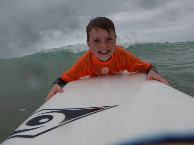  ¡Aprende a surfear con Logo Lizard Adventure Ltd! 