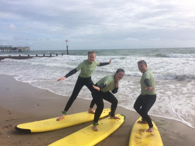  Por pasos aprenderás a surfear 