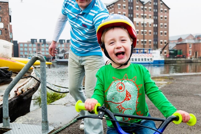  ¡Practique ciclismo con la familia! 