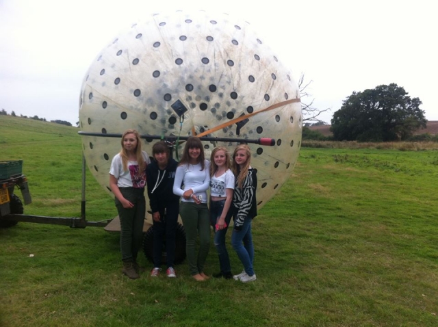 Celebra su cumpleaños con Orb Zorbing 