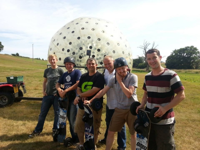  ¡Venga con todos tus amigos! 