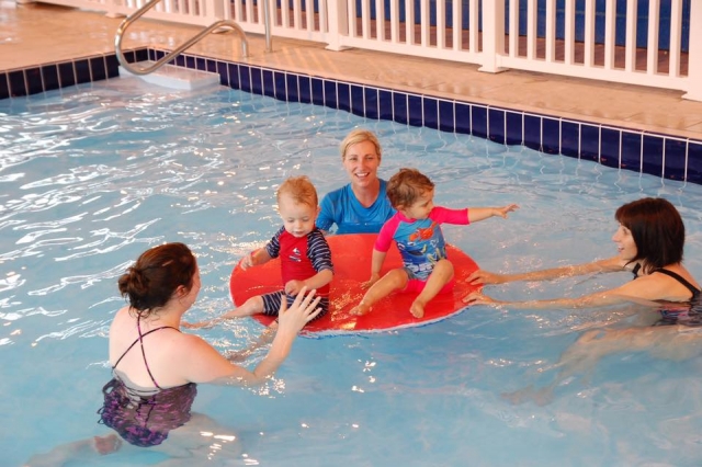  Clases de natación para bebés y niños pequeños en Brean Splash Waterpar 