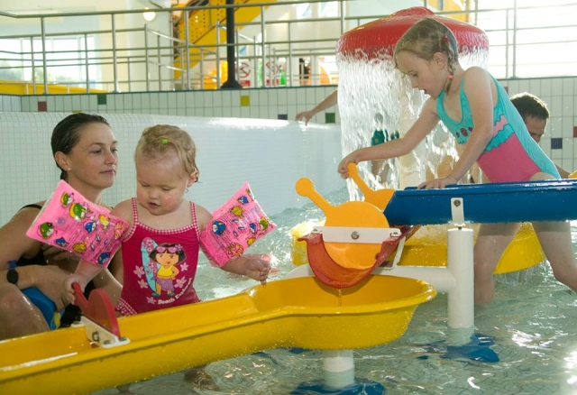  ¡La alberca para niños pequeños en Splash World Southport! 